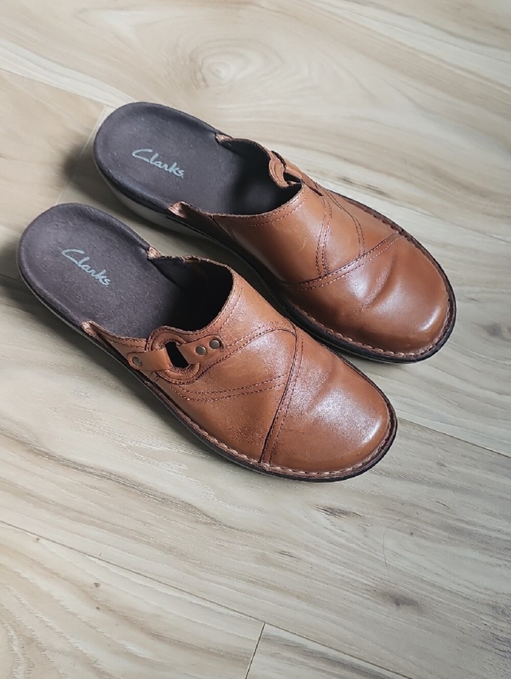Clarks Women's Brown Leather Slip-On Mules